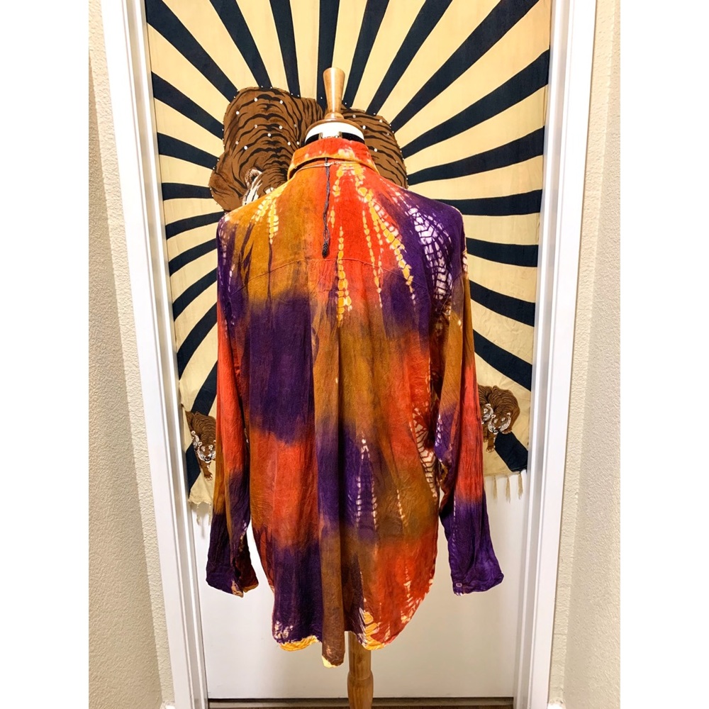 🌈 Stylish tie dye button shirt - Picture 4 of 8